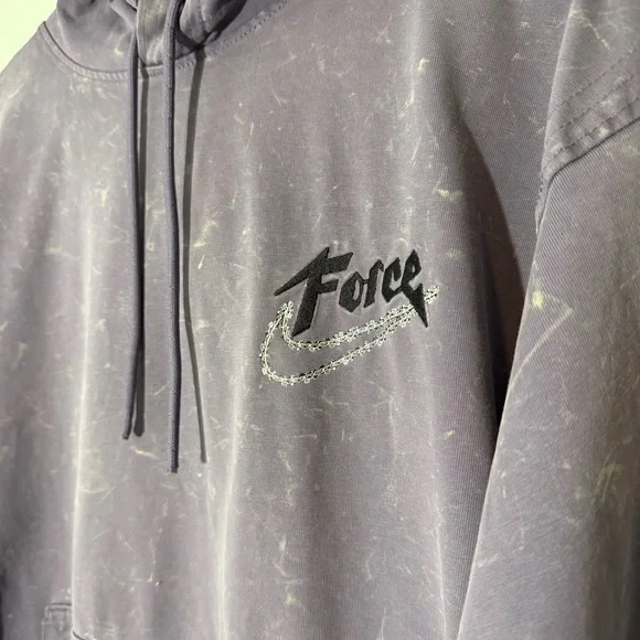 Nike Men’s Force Hoops Narrative Narr Hoodie in Purple and Black Size Large